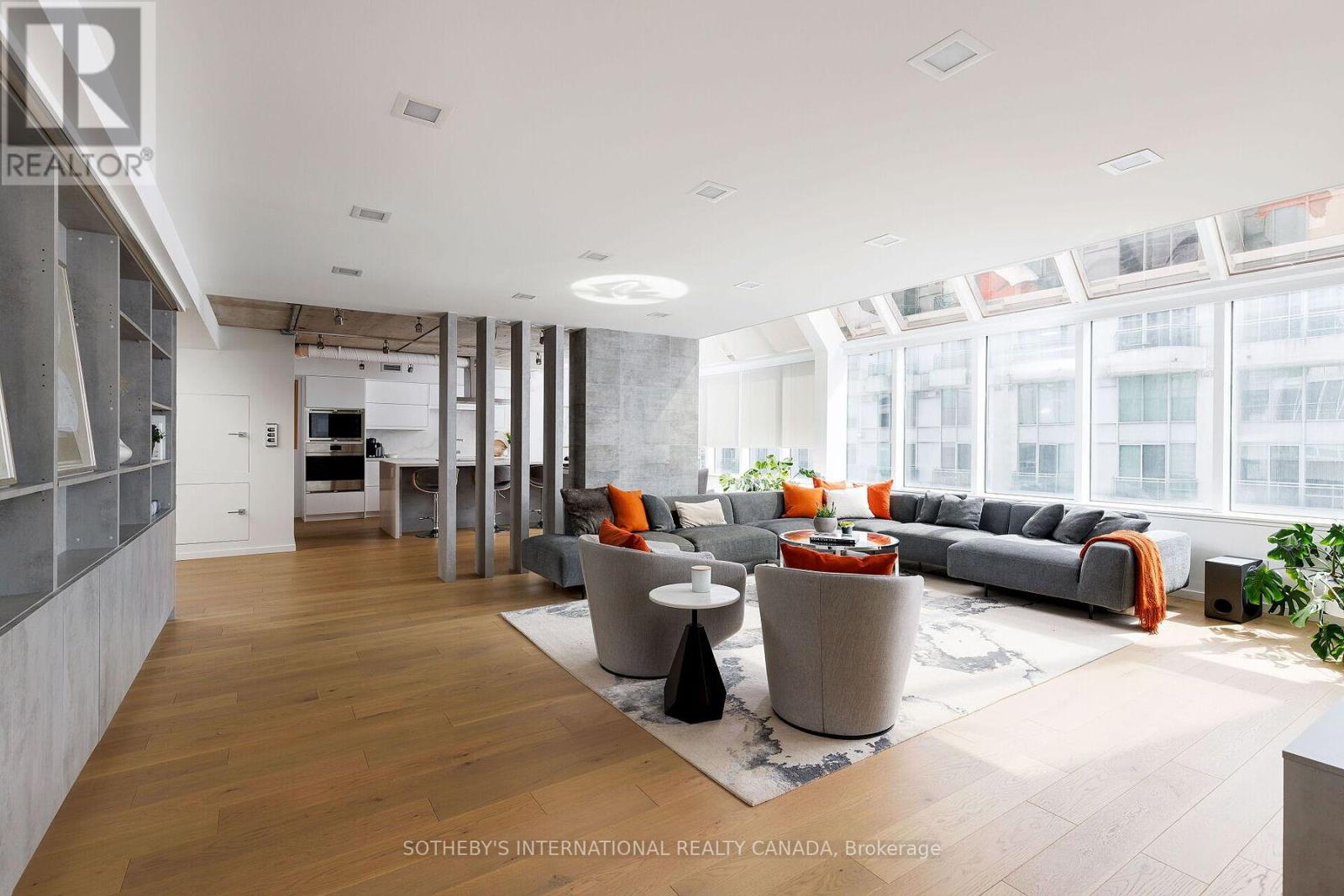 <div class="slider-price">$1,998,000</div><p>Ph 912 - 82 Lombard Street, Toronto, Ontario</p>