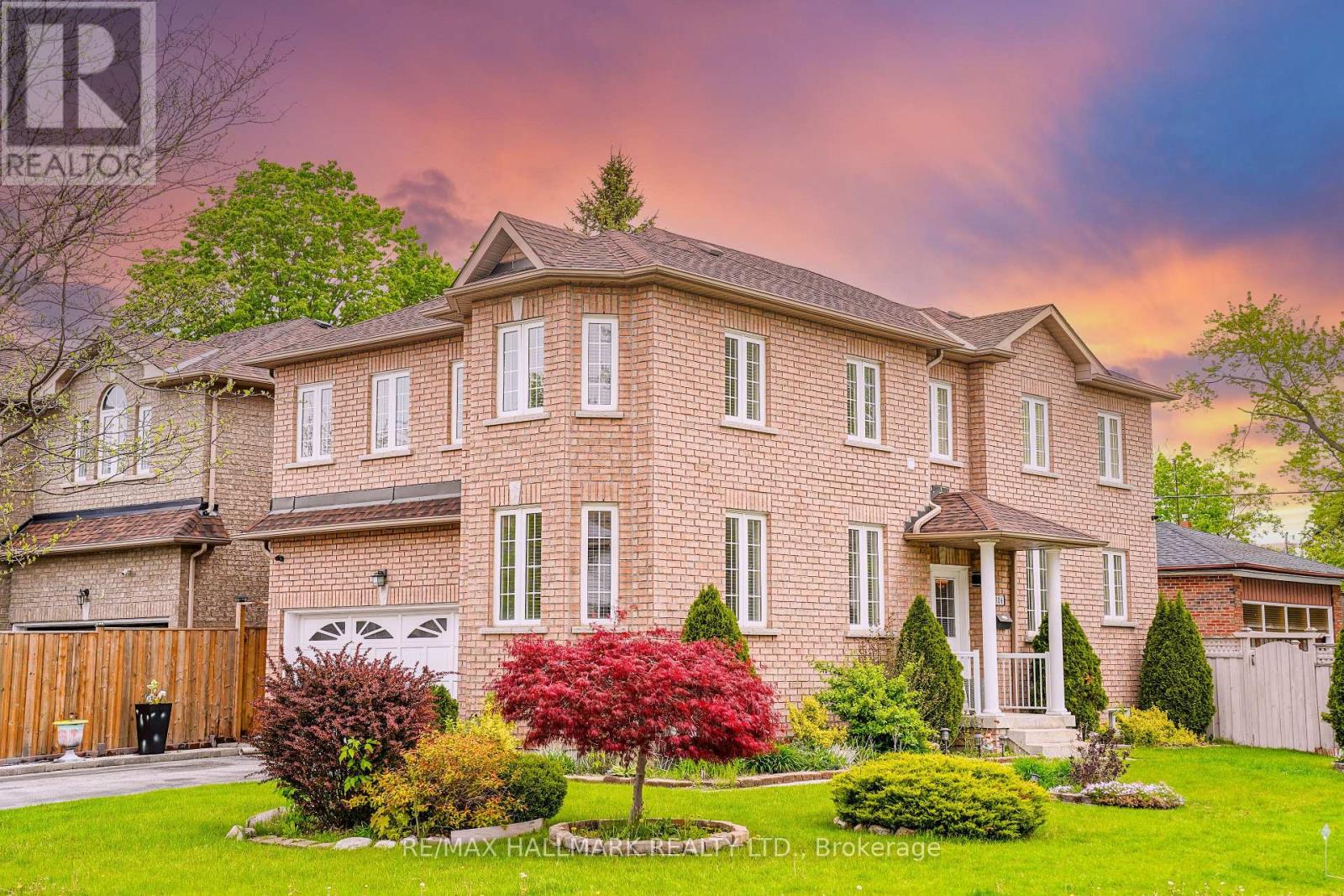 106 CRAGGVIEW DRIVE, Toronto, Ontario
