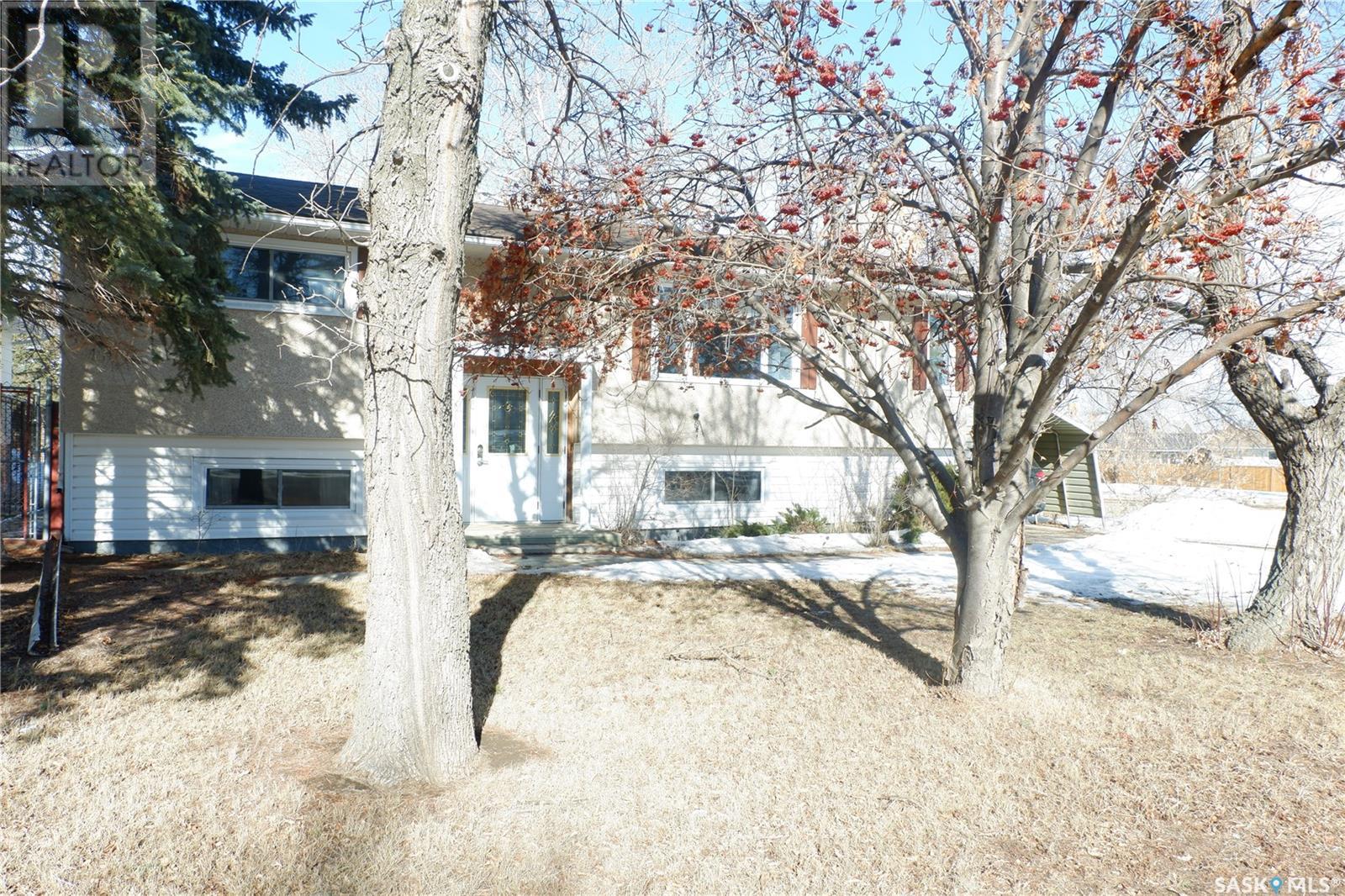 529 6th Avenue E, Assiniboia, Saskatchewan  S0H 0B0 - Photo 39 - SK996961