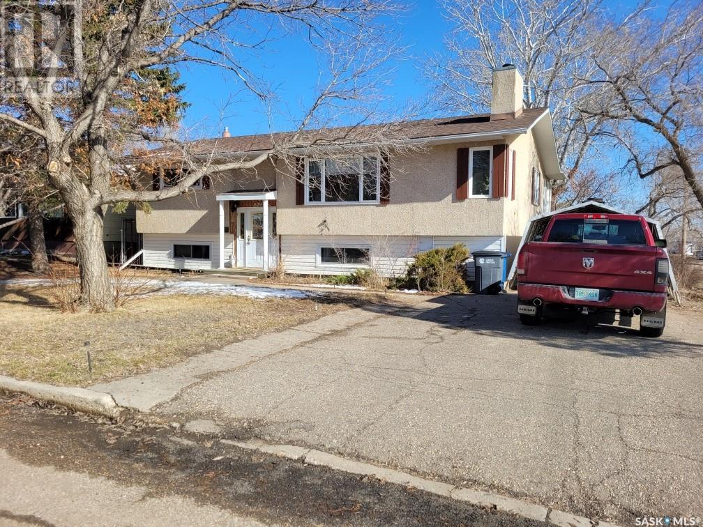 529 6th Avenue E, Assiniboia, Saskatchewan  S0H 0B0 - Photo 38 - SK996961