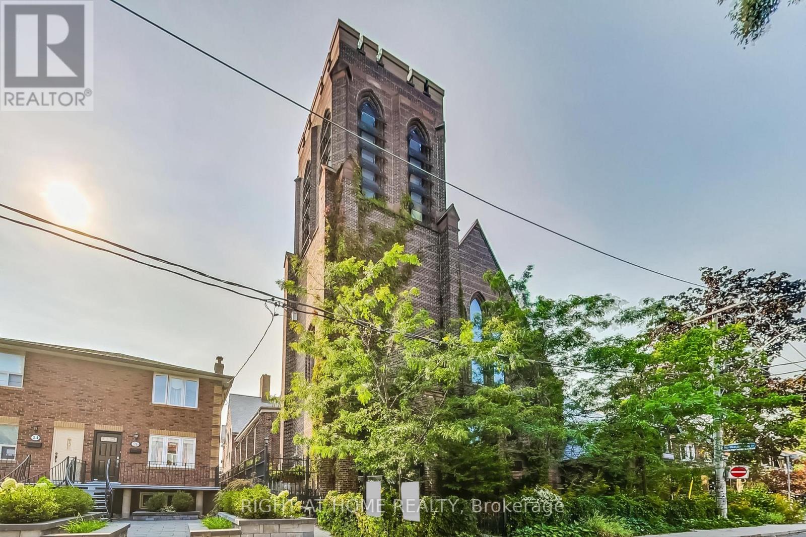 10 - 40 WESTMORELAND AVENUE, Toronto, Ontario