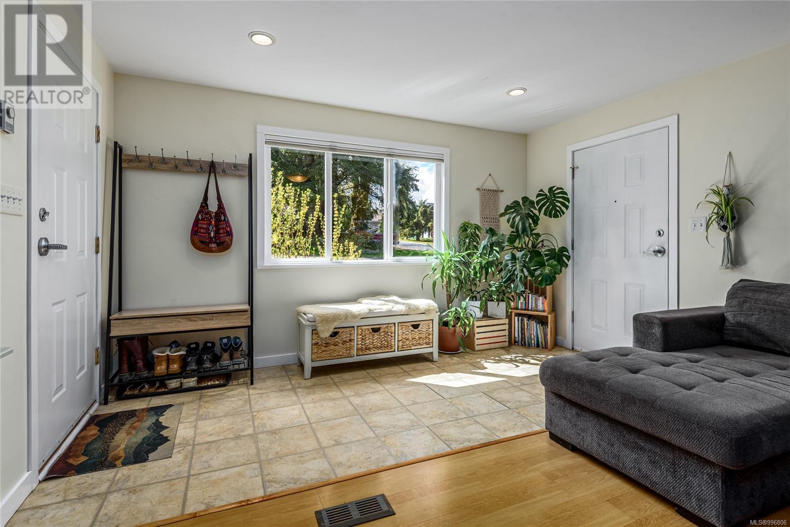 3352 Second St, Cumberland, British Columbia  V0R 1S0 - Photo 5 - 996806