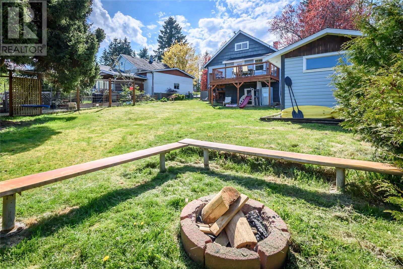 3352 Second St, Cumberland, British Columbia