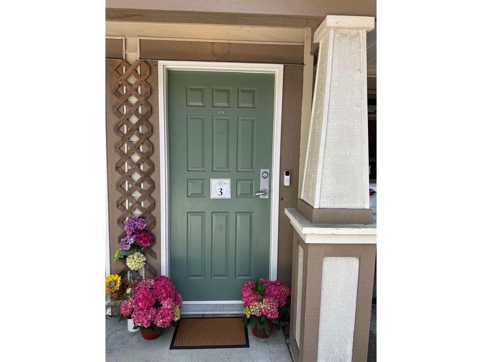 Property at 3 2678 KING GEORGE BOULEVARD image 1