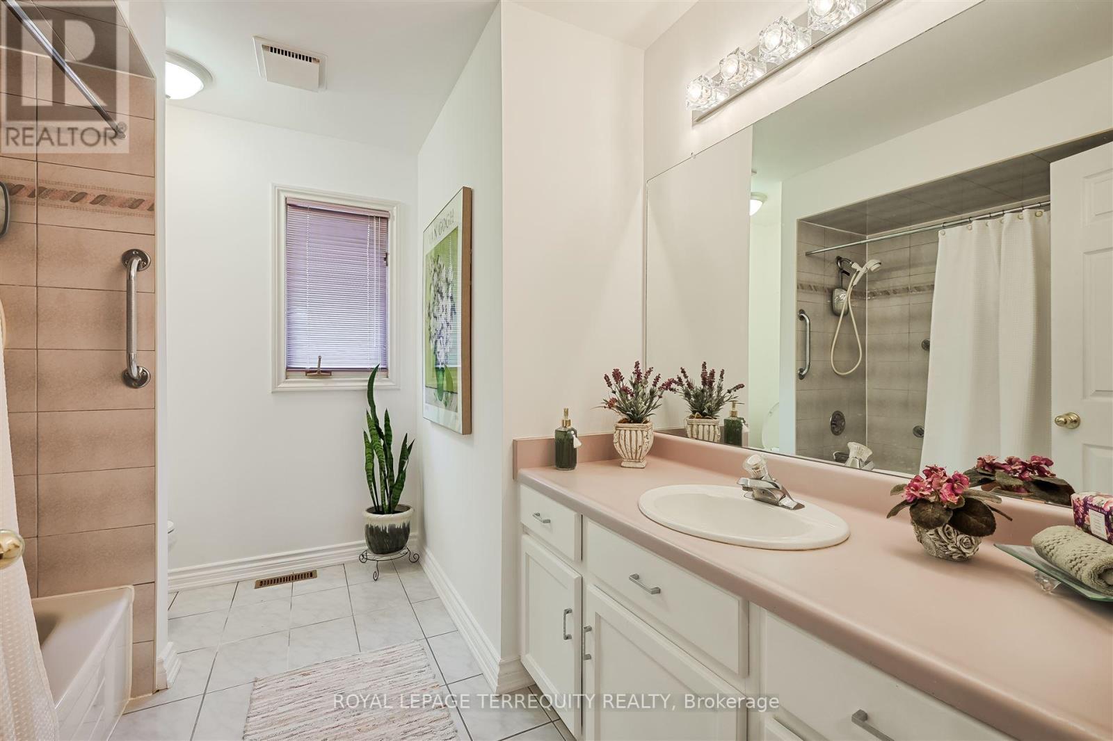 11 Blaketon Road, Toronto, Ontario  M9B 4V8 - Photo 28 - W12160258