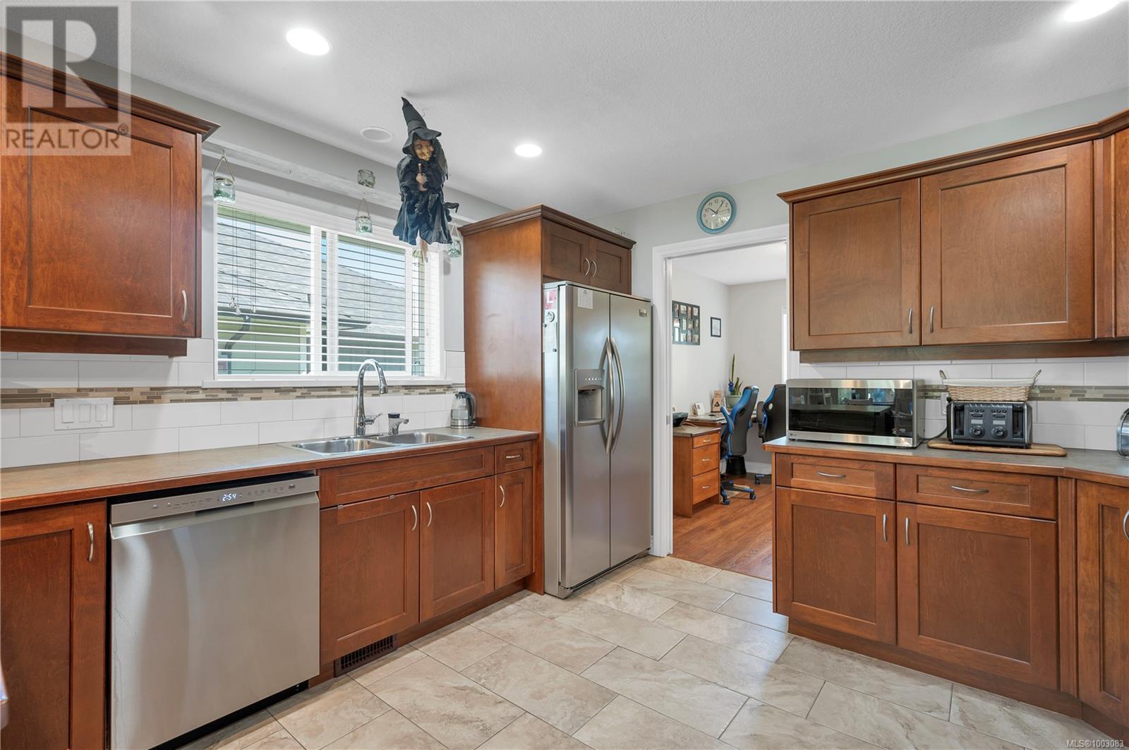 Property at 72 2006 Sierra Dr image 3
