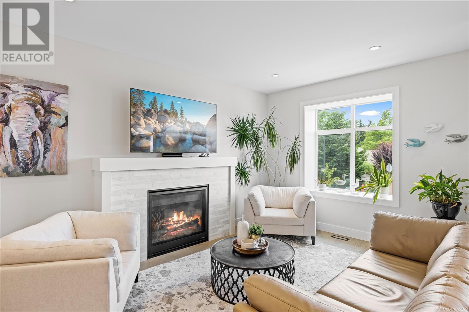 Property at 787 Briarwood Dr image 3