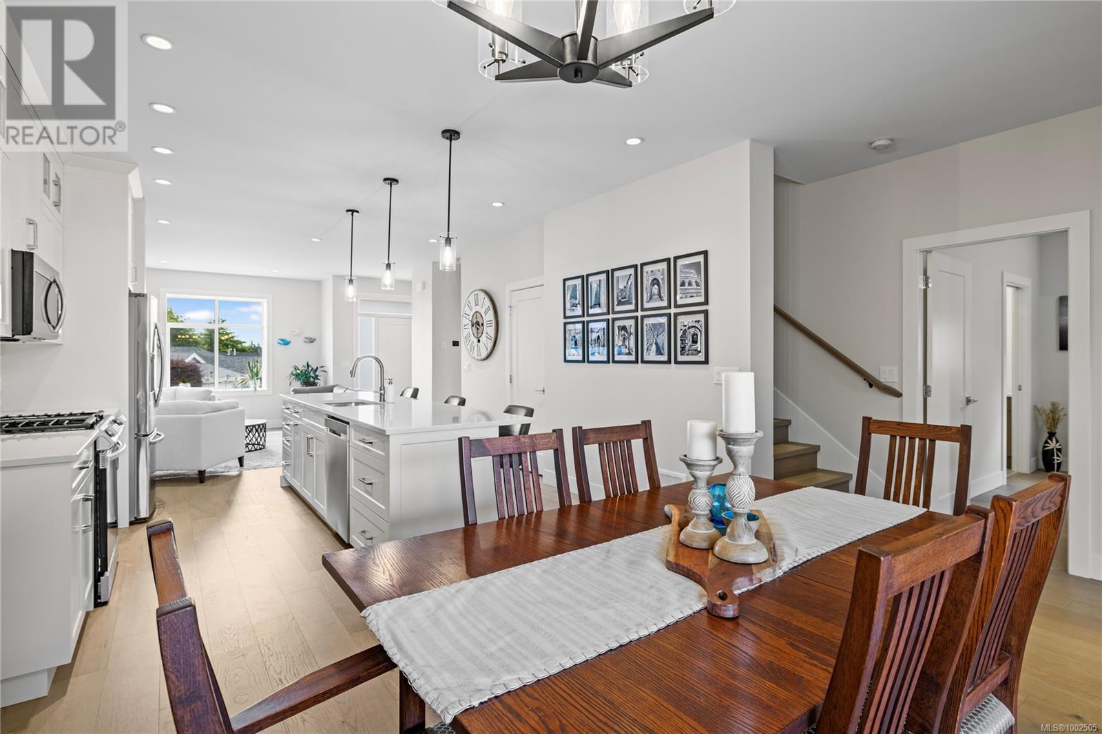 Property at 787 Briarwood Dr image 5