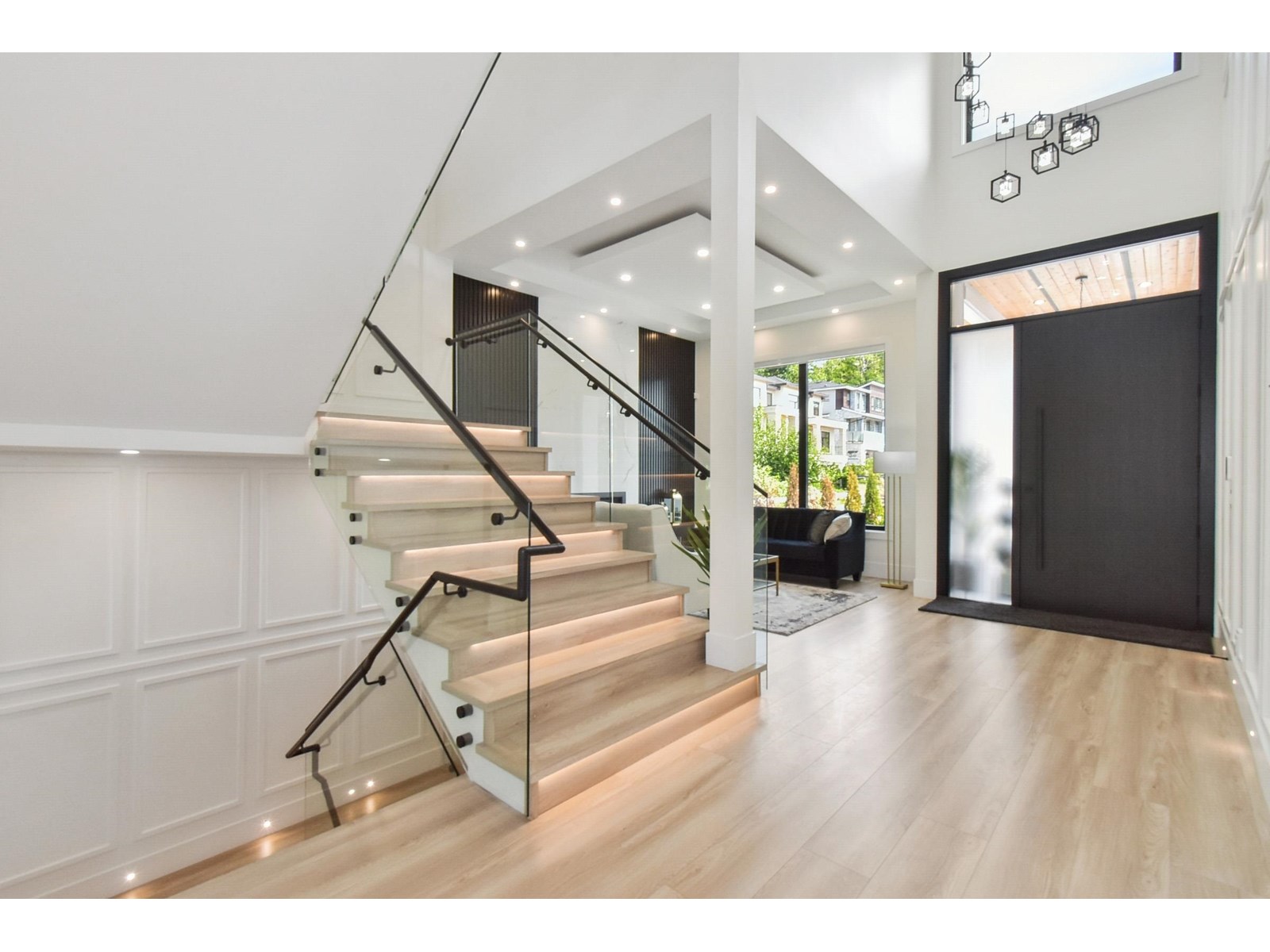 Property at 16565 29A AVENUE image 2