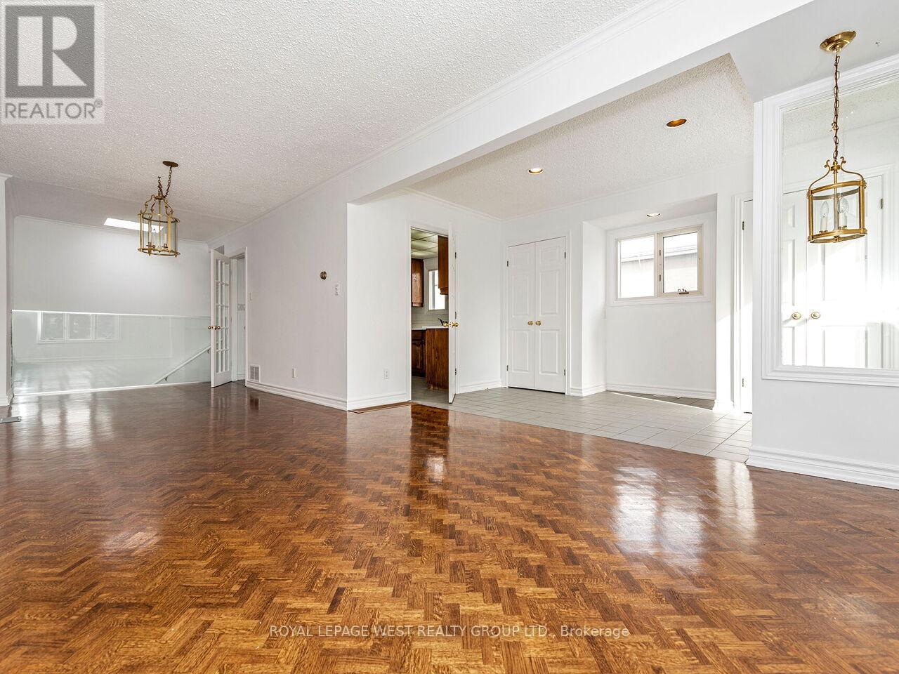 42 Tilden Crescent N, Toronto (Humber Heights), Ontario  M9P 1V7 - Photo 10 - W12220560