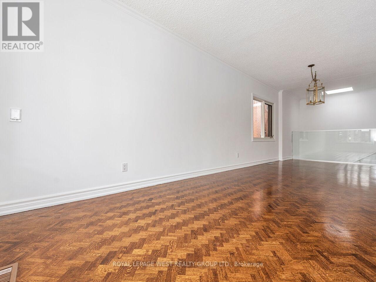 42 Tilden Crescent N, Toronto (Humber Heights), Ontario  M9P 1V7 - Photo 11 - W12220560