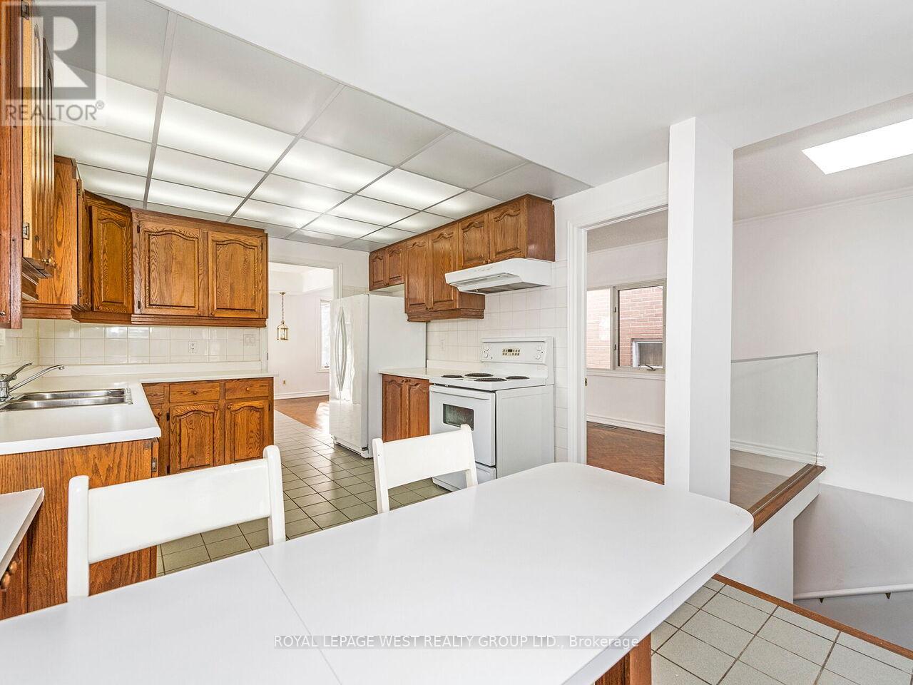 42 Tilden Crescent N, Toronto (Humber Heights), Ontario  M9P 1V7 - Photo 14 - W12220560