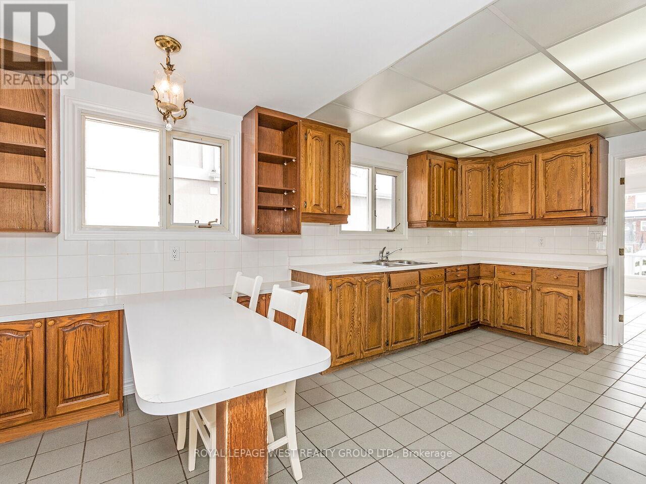 42 Tilden Crescent N, Toronto (Humber Heights), Ontario  M9P 1V7 - Photo 16 - W12220560