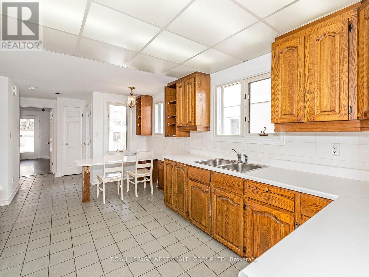 42 Tilden Crescent N, Toronto (Humber Heights), Ontario  M9P 1V7 - Photo 17 - W12220560