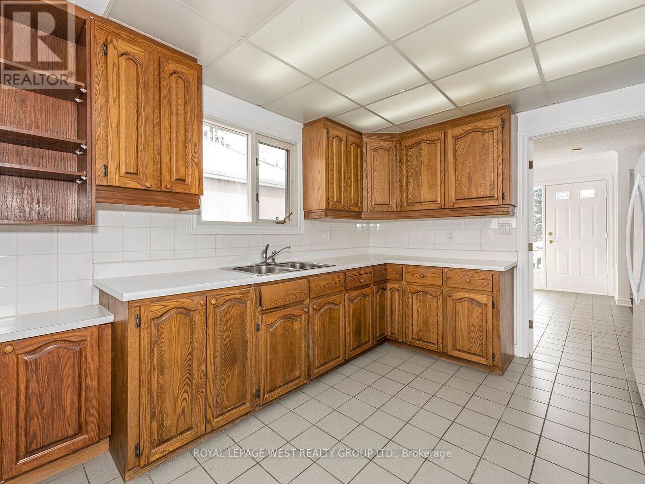 42 Tilden Crescent N, Toronto (Humber Heights), Ontario  M9P 1V7 - Photo 19 - W12220560
