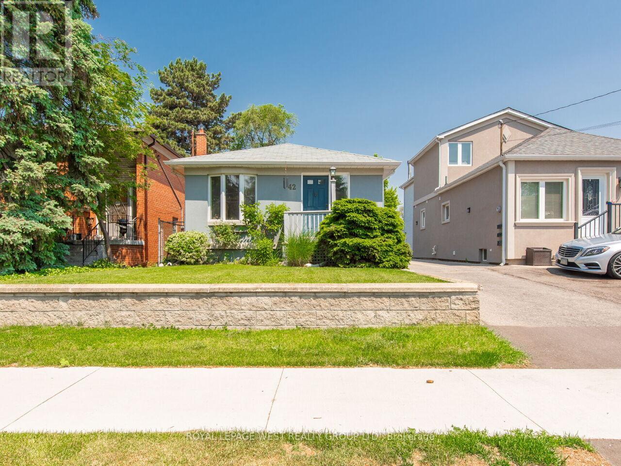 Property at 42 TILDEN CRESCENT N image 2