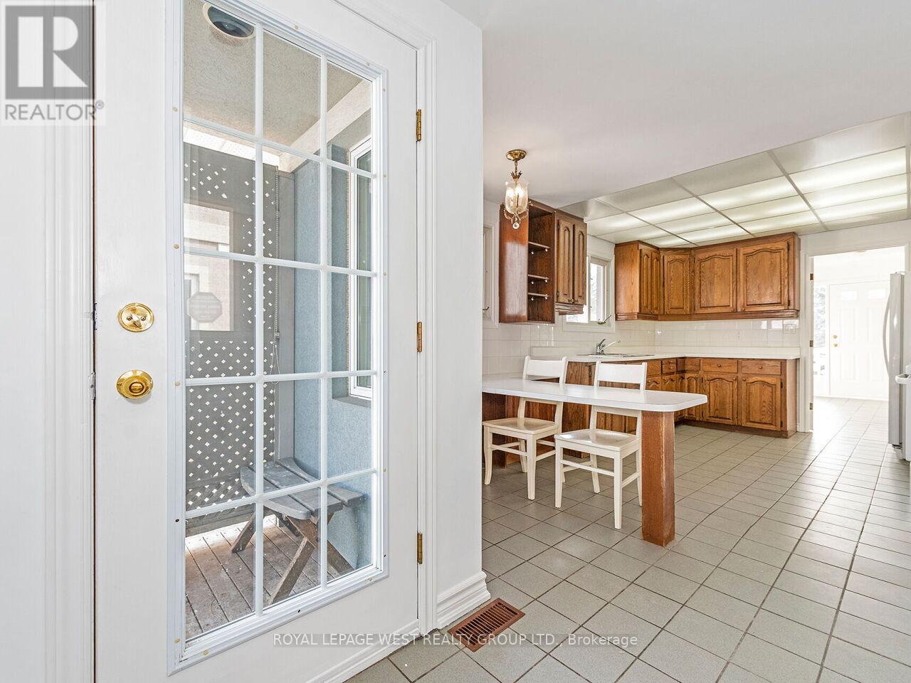 42 Tilden Crescent N, Toronto (Humber Heights), Ontario  M9P 1V7 - Photo 20 - W12220560