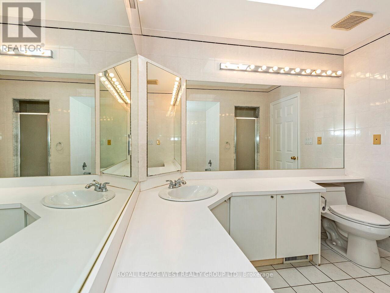 42 Tilden Crescent N, Toronto (Humber Heights), Ontario  M9P 1V7 - Photo 23 - W12220560