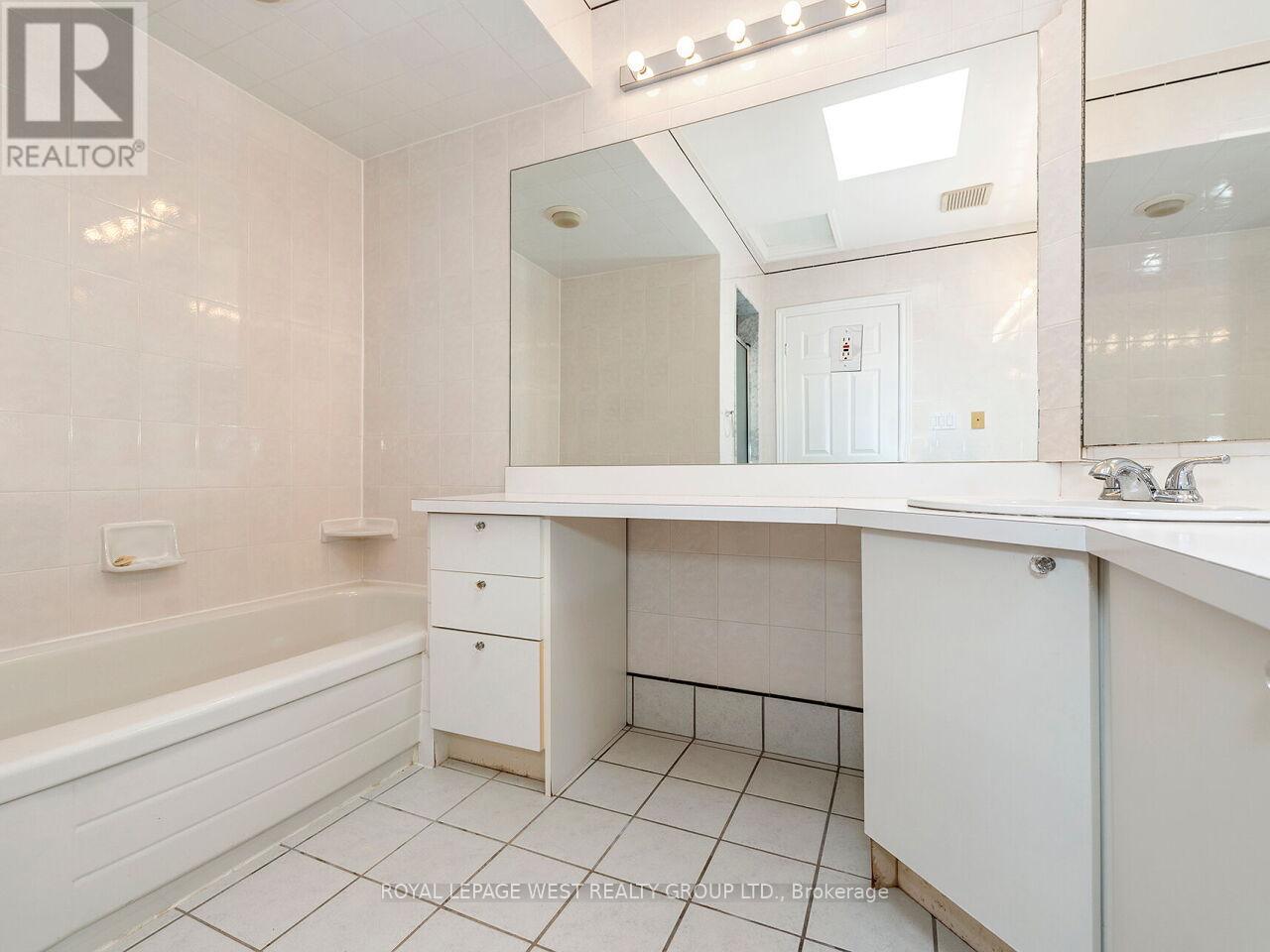 42 Tilden Crescent N, Toronto (Humber Heights), Ontario  M9P 1V7 - Photo 24 - W12220560