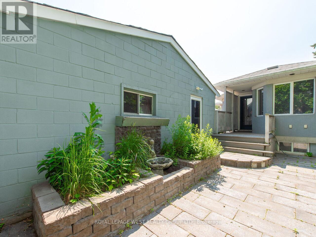42 Tilden Crescent N, Toronto (Humber Heights), Ontario  M9P 1V7 - Photo 42 - W12220560