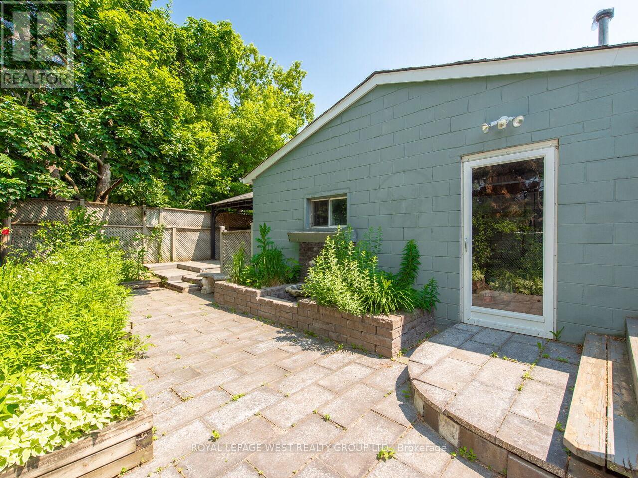 42 Tilden Crescent N, Toronto (Humber Heights), Ontario  M9P 1V7 - Photo 44 - W12220560