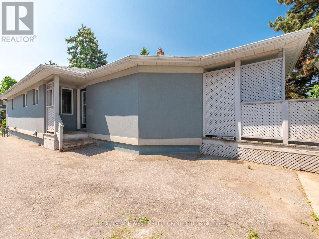 42 Tilden Crescent N, Toronto (Humber Heights), Ontario  M9P 1V7 - Photo 48 - W12220560