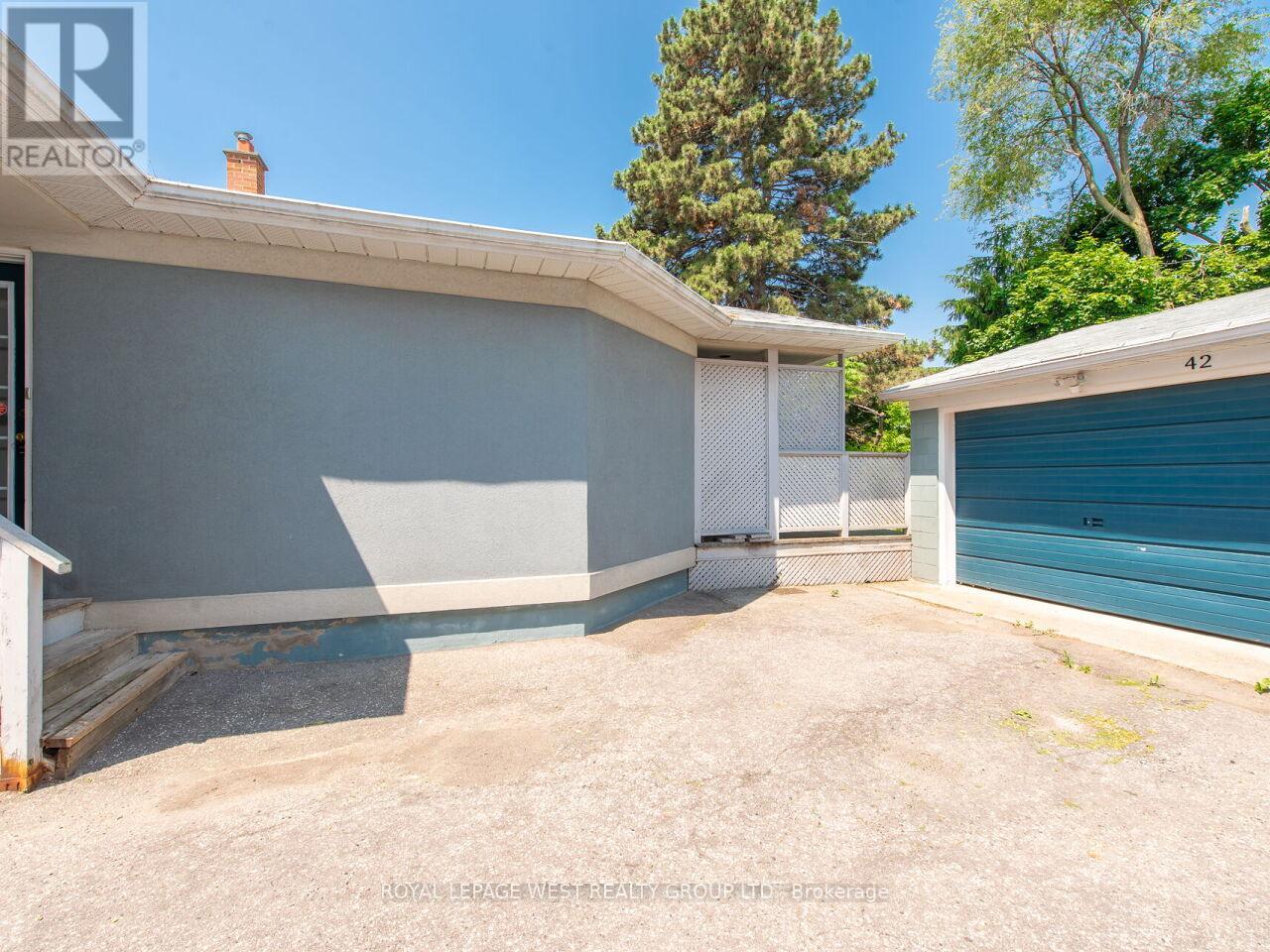 42 Tilden Crescent N, Toronto (Humber Heights), Ontario  M9P 1V7 - Photo 49 - W12220560