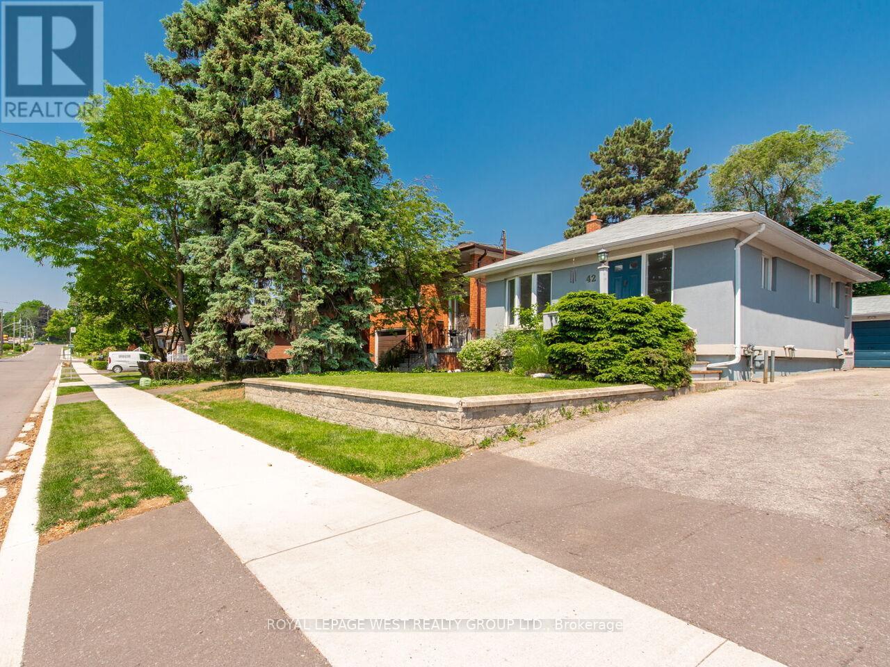 42 Tilden Crescent N, Toronto (Humber Heights), Ontario  M9P 1V7 - Photo 50 - W12220560