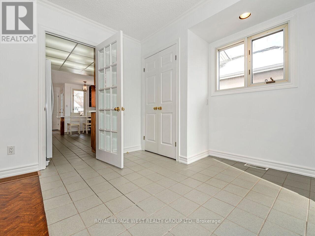 42 Tilden Crescent N, Toronto (Humber Heights), Ontario  M9P 1V7 - Photo 6 - W12220560