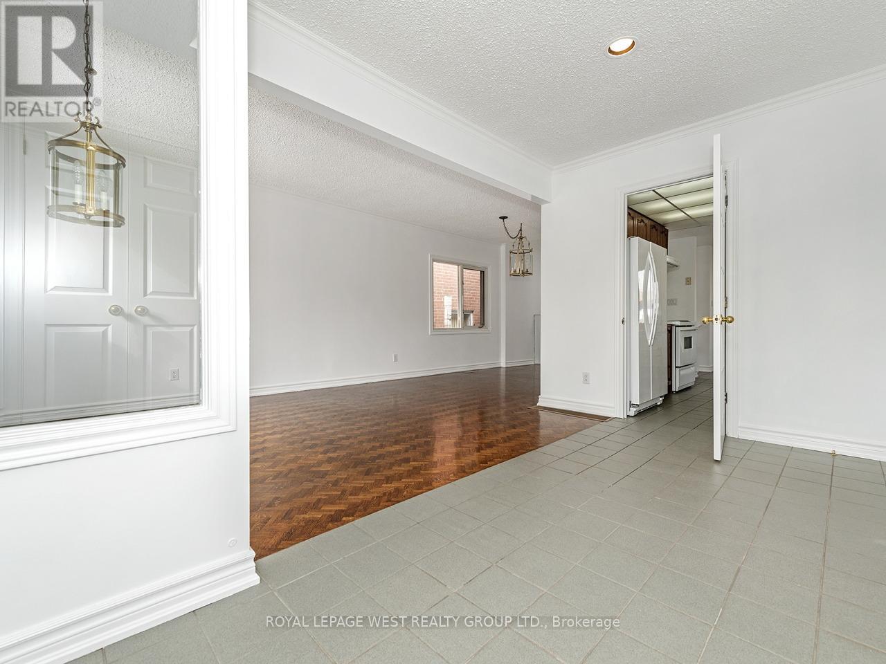 42 Tilden Crescent N, Toronto (Humber Heights), Ontario  M9P 1V7 - Photo 7 - W12220560