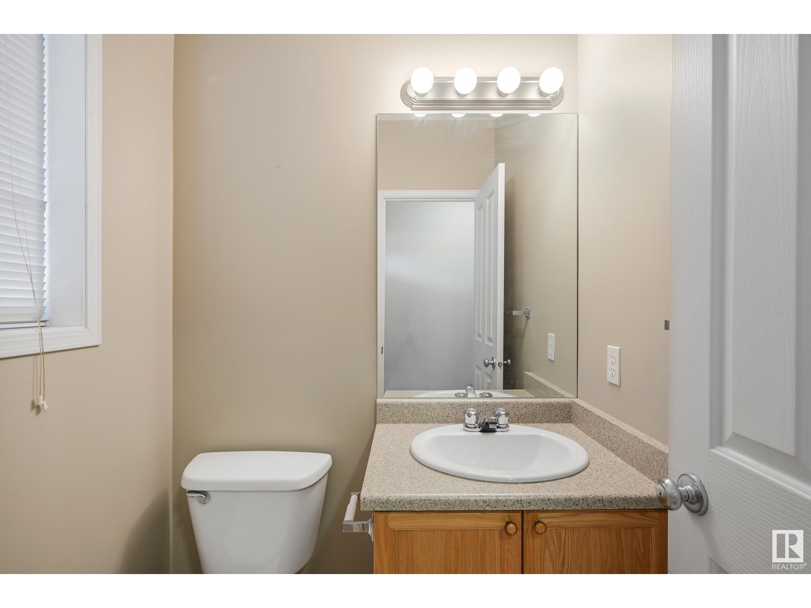 Property at 5240 204 ST NW image 3