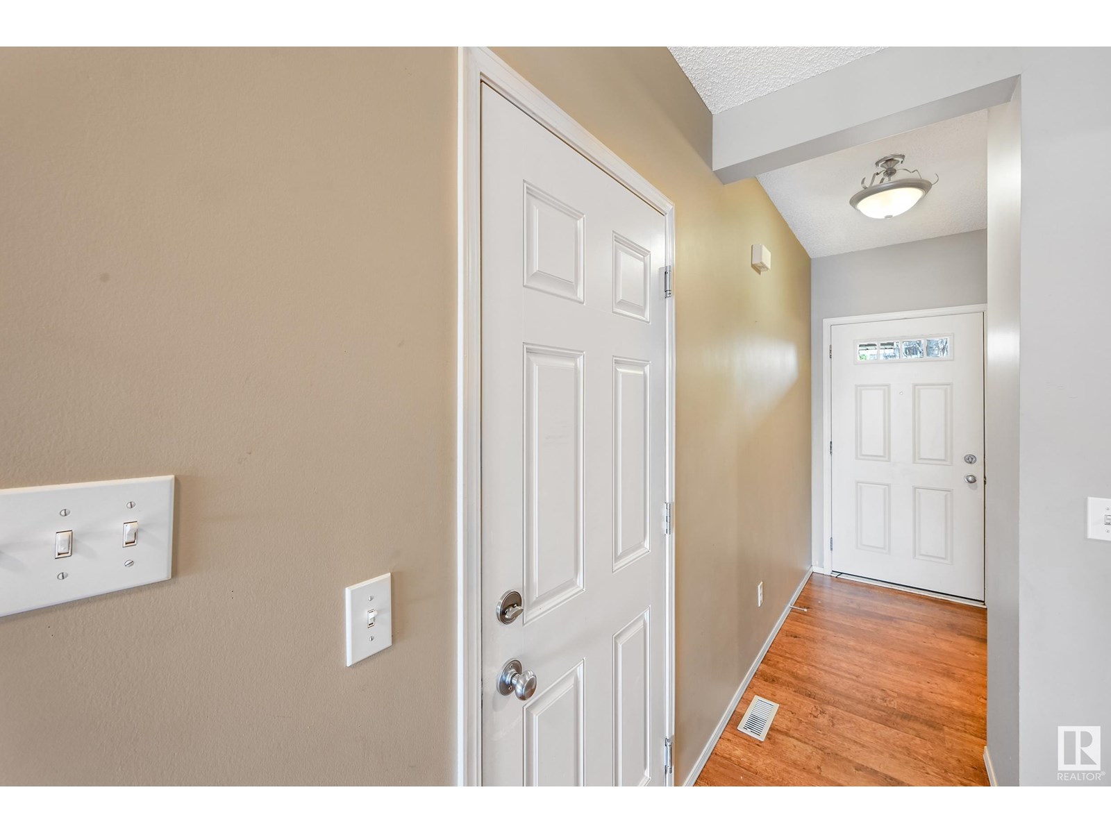 Property at 5240 204 ST NW image 4