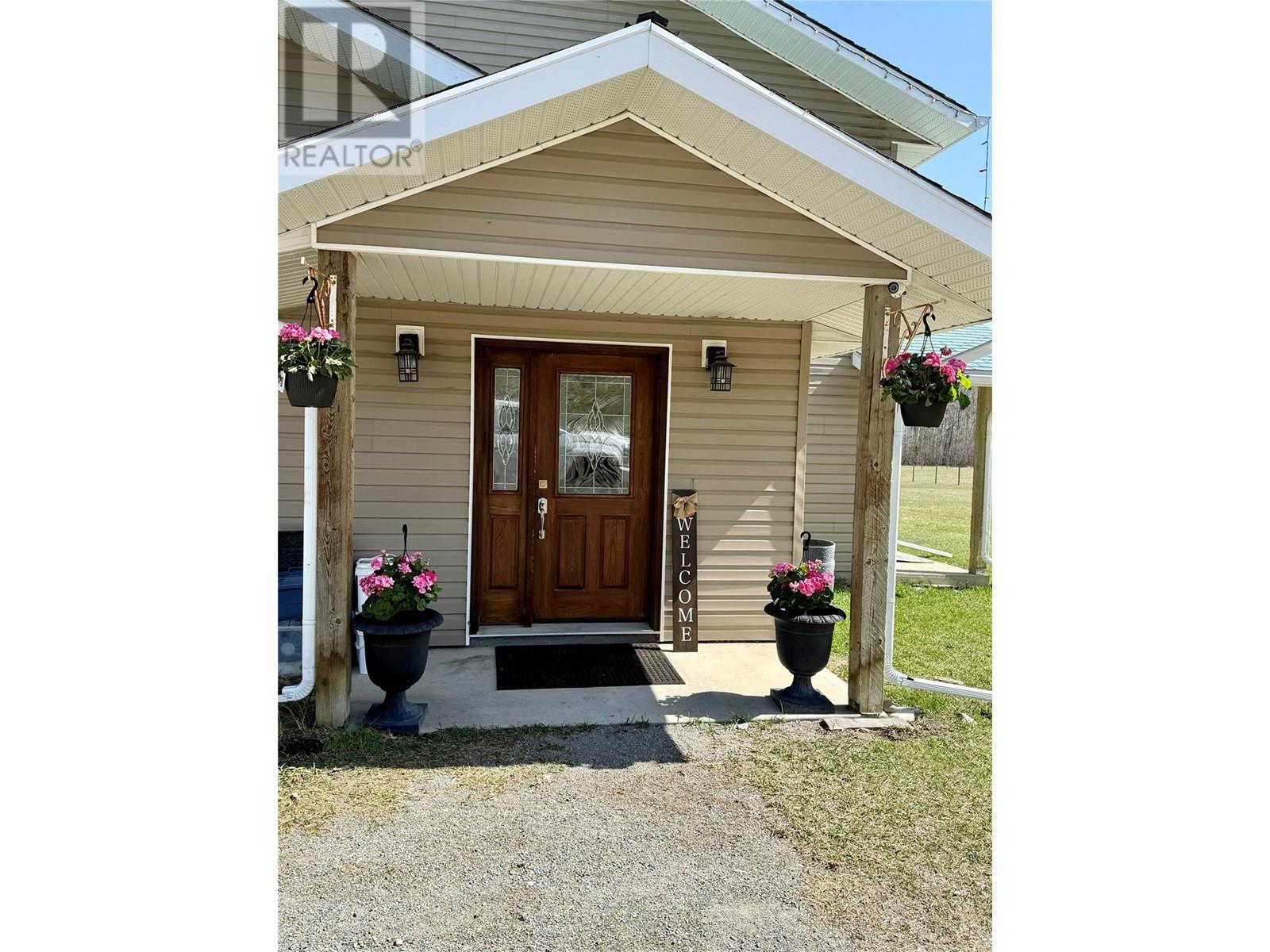 2000 3/95 Highway, Cranbrook, British Columbia  V1C 6X9 - Photo 2 - 2479349