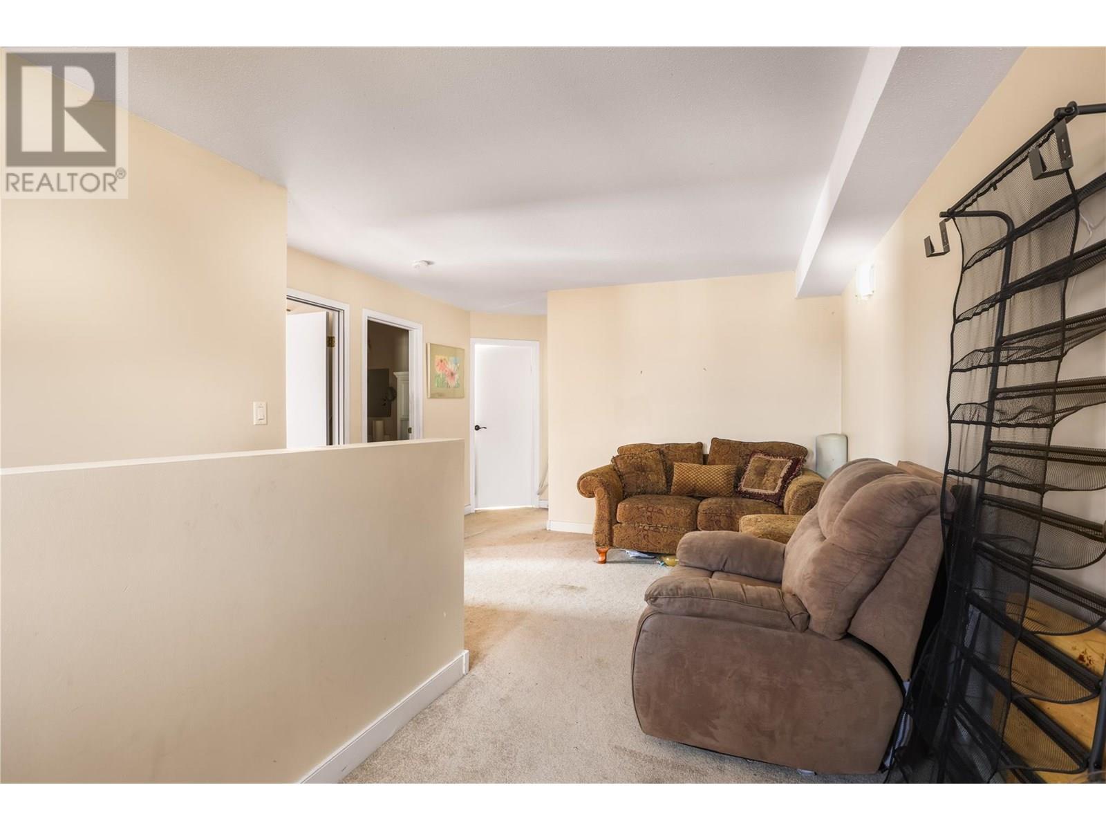 2000 3/95 Highway, Cranbrook, British Columbia  V1C 6X9 - Photo 40 - 2479349
