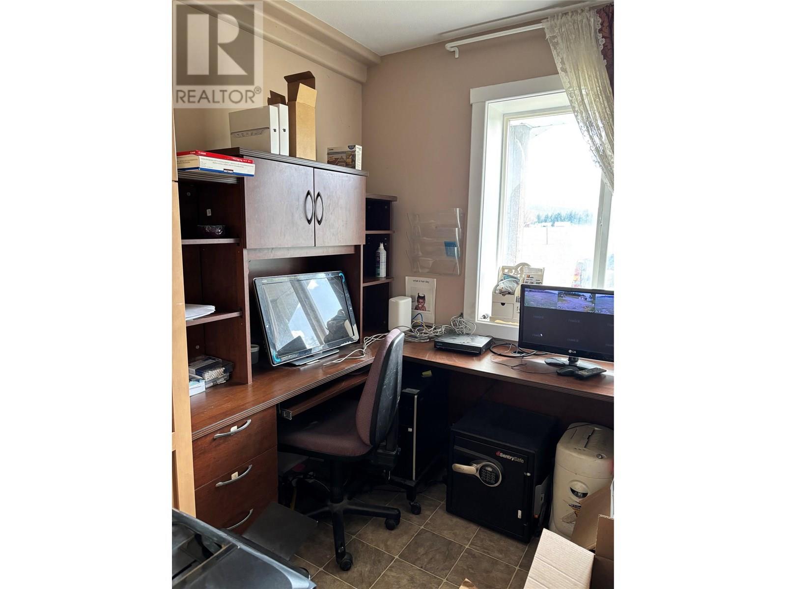 2000 3/95 Highway, Cranbrook, British Columbia  V1C 6X9 - Photo 46 - 2479349