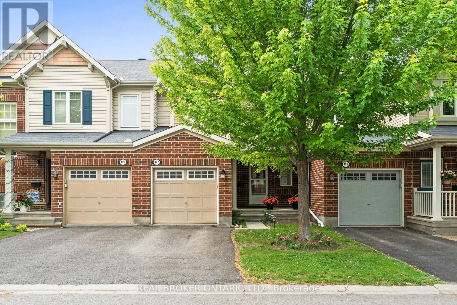 427 VENDEVALE AVENUE, Ottawa, Ontario