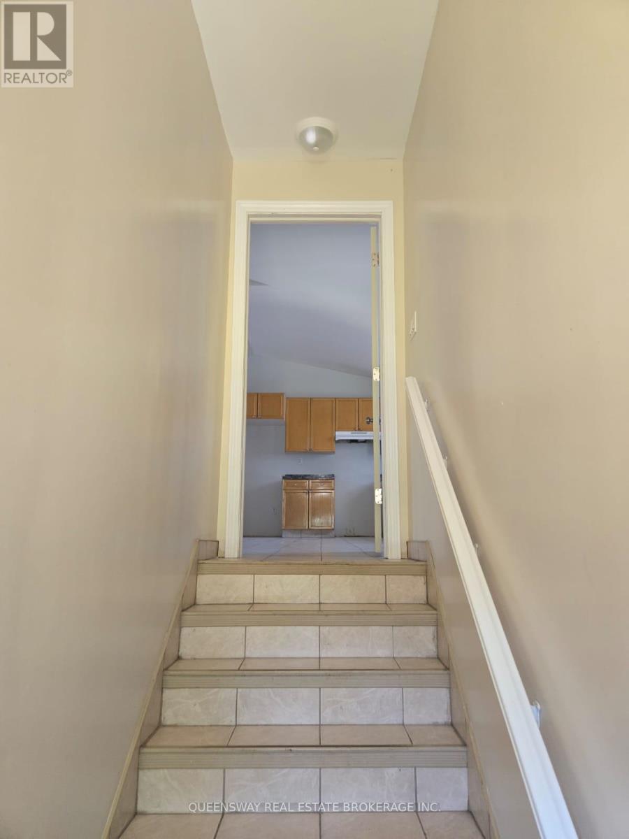 63 Edith Street, St. Catharines (Western Hill), Ontario  L2S 2P8 - Photo 2 - X12207754