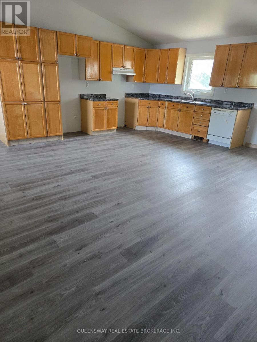 63 Edith Street, St. Catharines (Western Hill), Ontario  L2S 2P8 - Photo 6 - X12207754