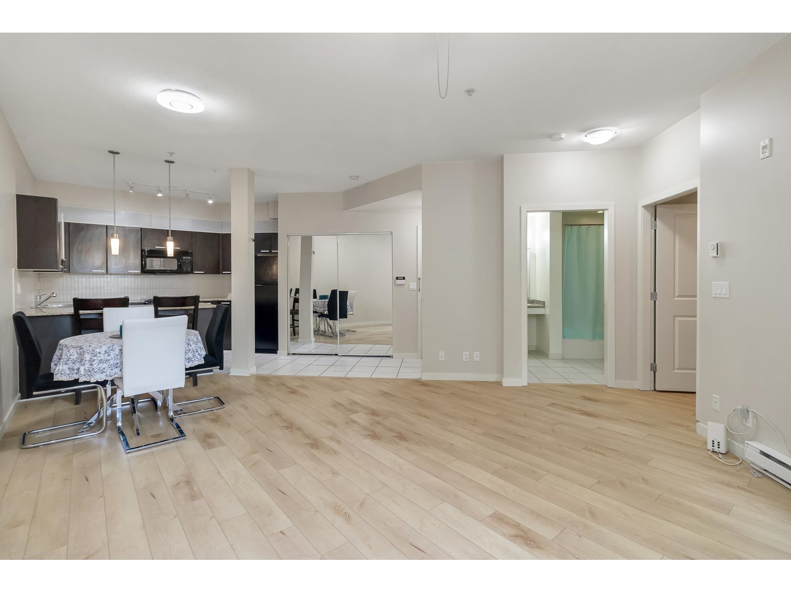 101 10455 University Drive, Surrey, British Columbia  V3T 0A5 - Photo 6 - R3015347
