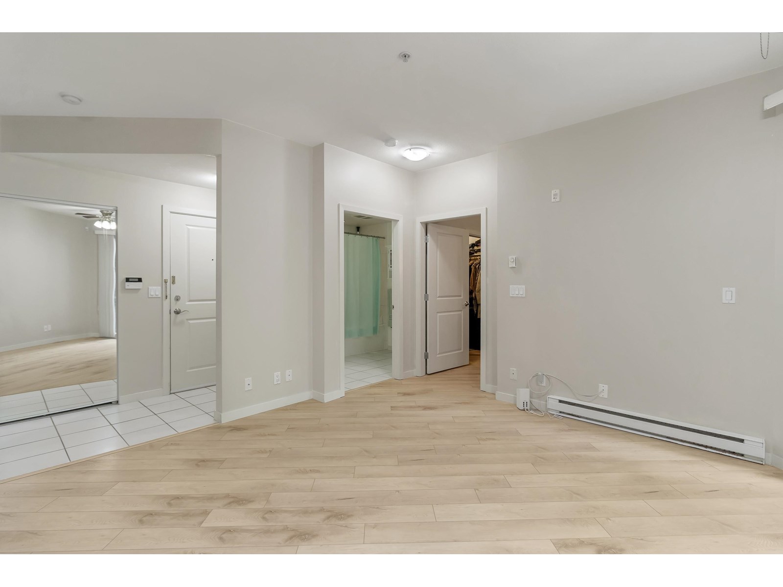 101 10455 University Drive, Surrey, British Columbia  V3T 0A5 - Photo 4 - R3015347