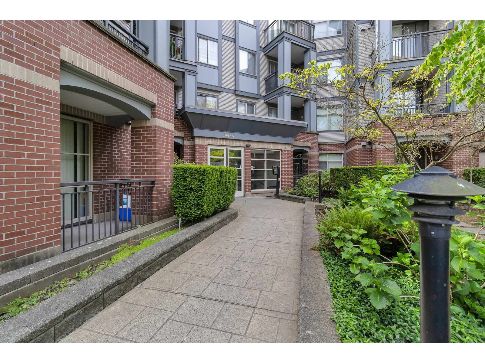 101 10455 University Drive, Surrey, British Columbia  V3T 0A5 - Photo 2 - R3015347