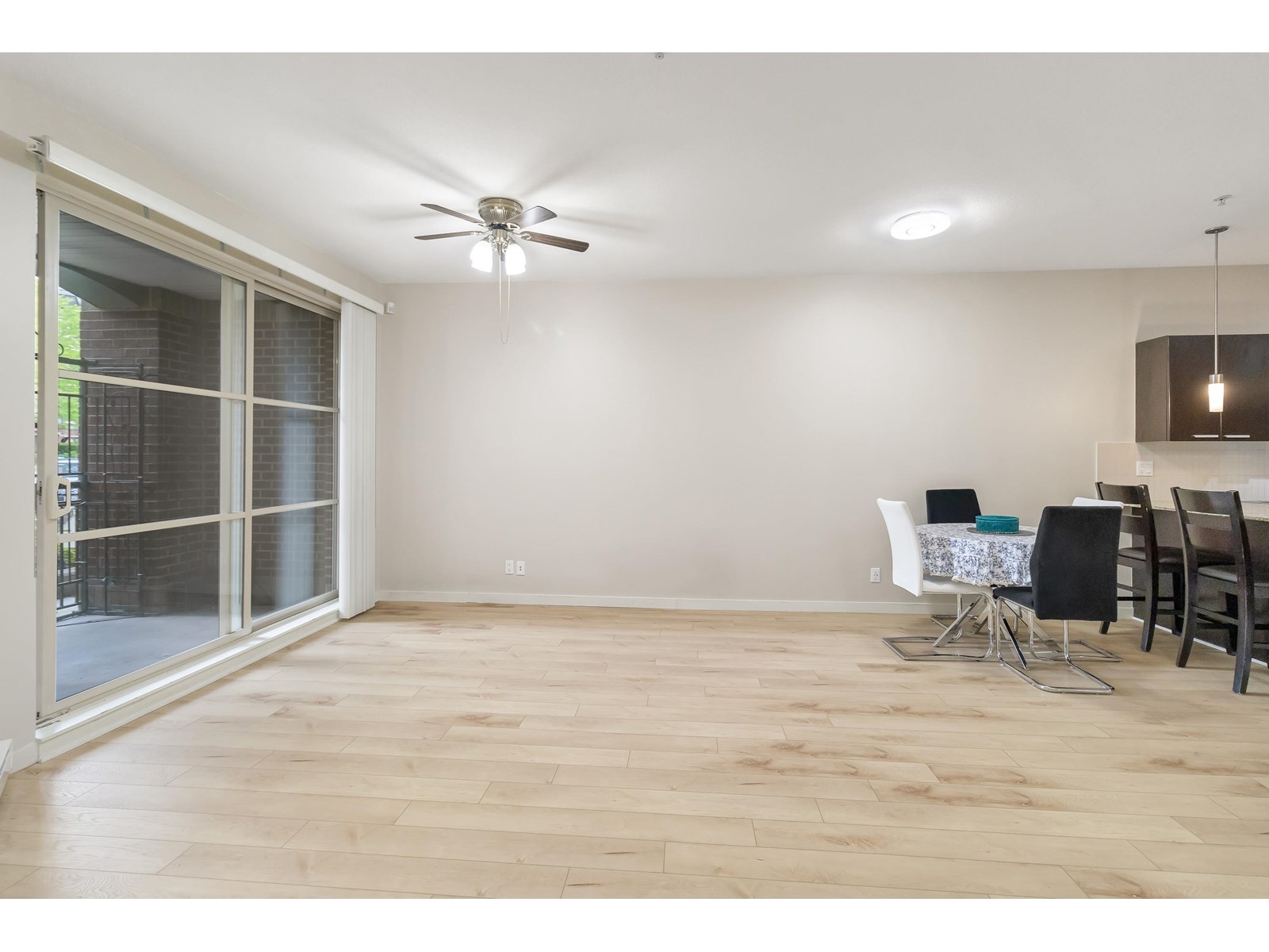 101 10455 University Drive, Surrey, British Columbia  V3T 0A5 - Photo 5 - R3015347