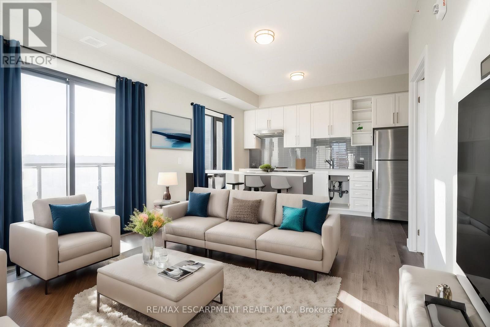 2014 - 15 QUEEN STREET S, Hamilton, Ontario