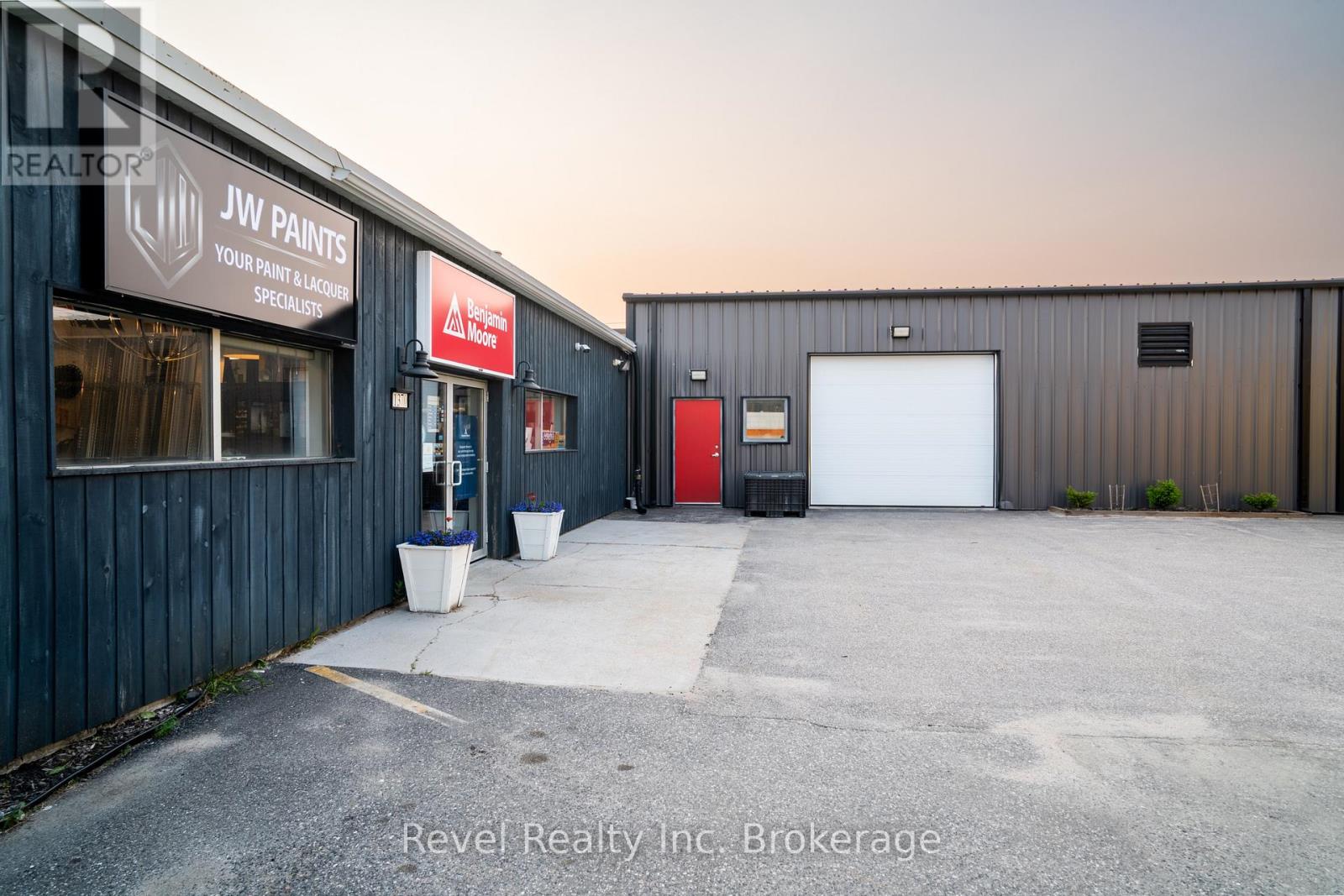 1370 Regina Street, North Bay, Ontario  P1B 2L3 - Photo 2 - X12220611