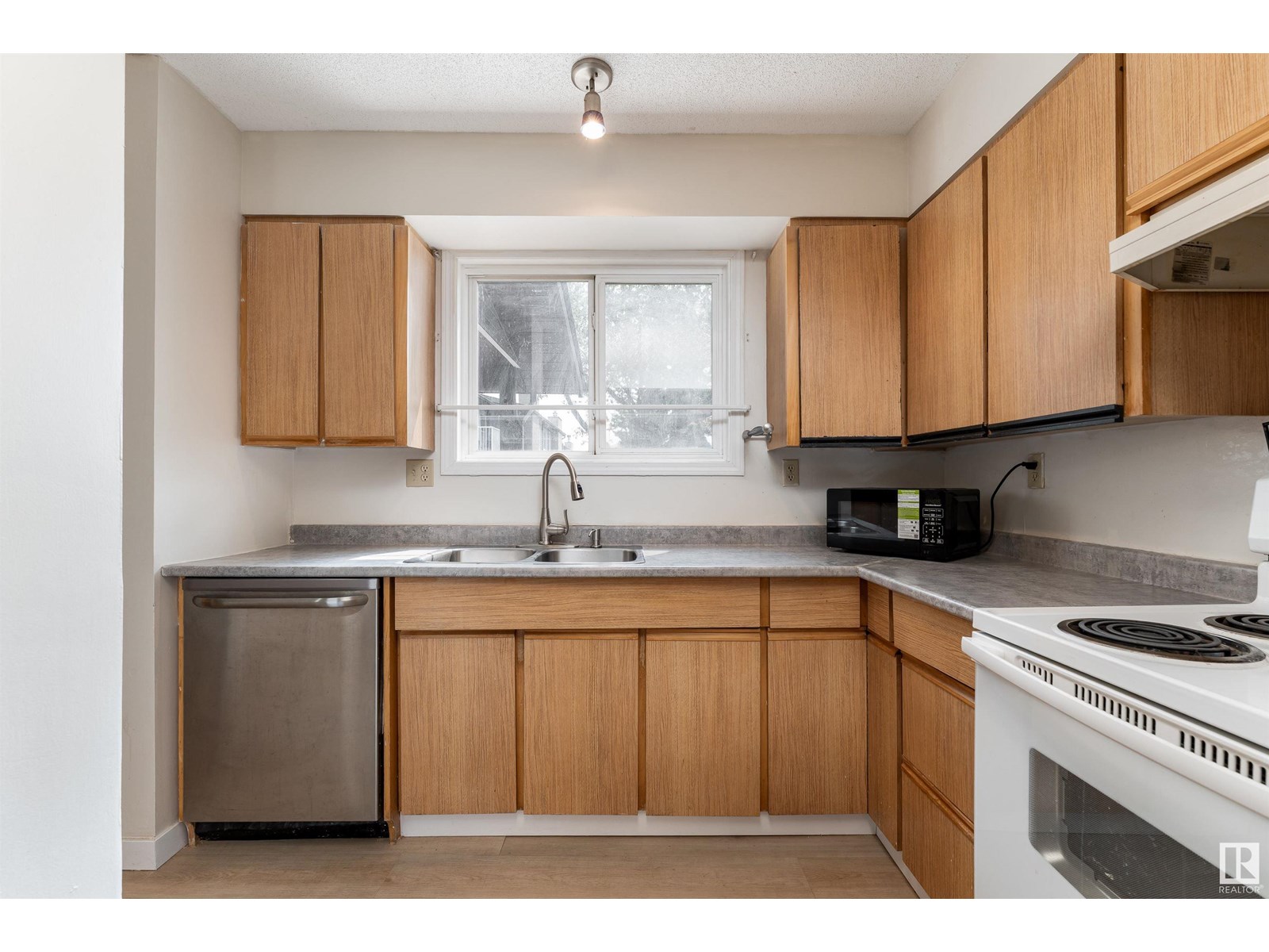 Property at #78 7604 29 AV NW image 4
