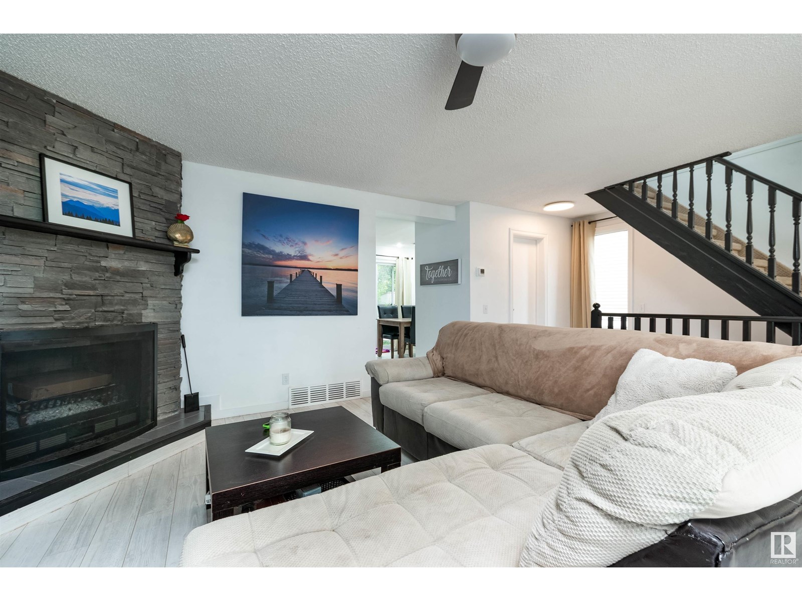 Property at 380 VILLAGE DR image 5