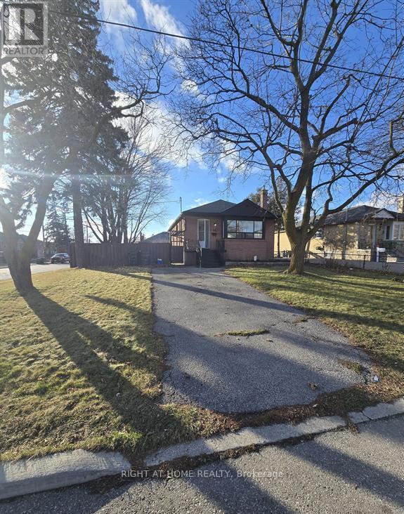 70 BUNNELL CRESCENT, Toronto, Ontario