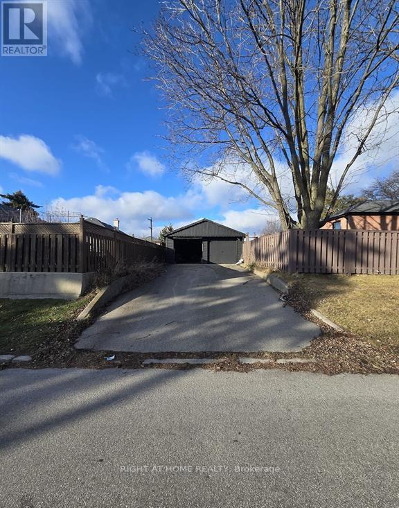 70 Bunnell Crescent, Toronto, Ontario  M3M 2C1 - Photo 7 - W12187242