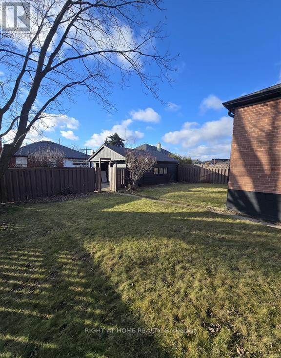 70 Bunnell Crescent, Toronto, Ontario  M3M 2C1 - Photo 4 - W12187242
