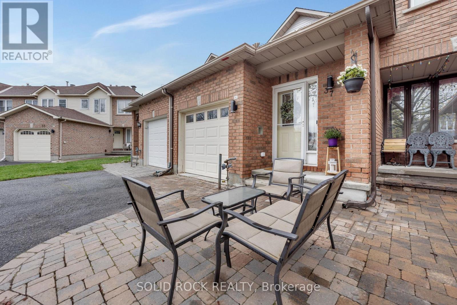 37 GRENADIER WAY, Ottawa, Ontario